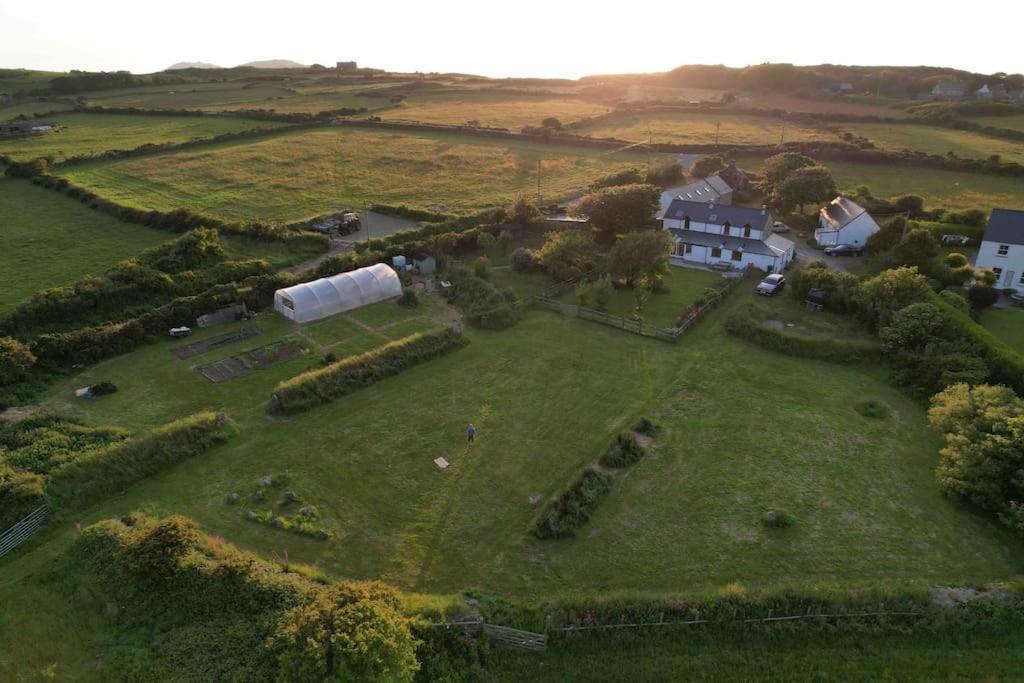 The Dairy @ Trefechan Wen Villa Goodwick Exterior photo